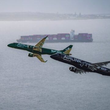 Sudáfrica revisa sobrevuelo de Airlink que pasó a menos de 15 metros del techo de un estadio