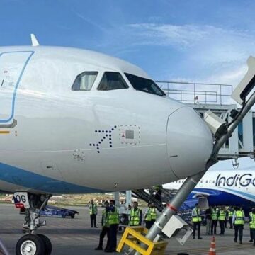 Airbus a321 de Indigo sufrió daños tras contacto con poste en plataforma de Srinagar