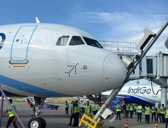 Airbus a321 de Indigo sufrió daños tras contacto con poste en plataforma de Srinagar