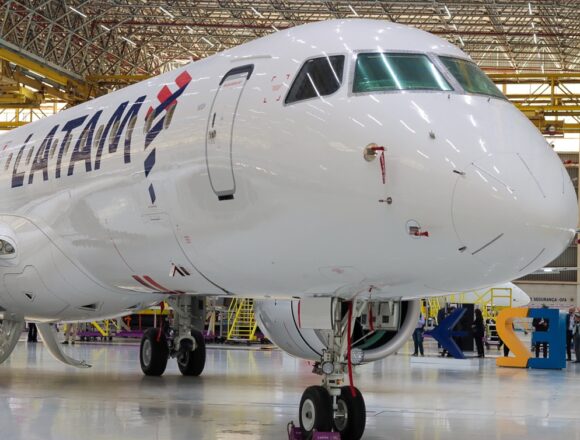 LATAM recibe su primer Embraer E195-E2 para ampliar su red en Brasil