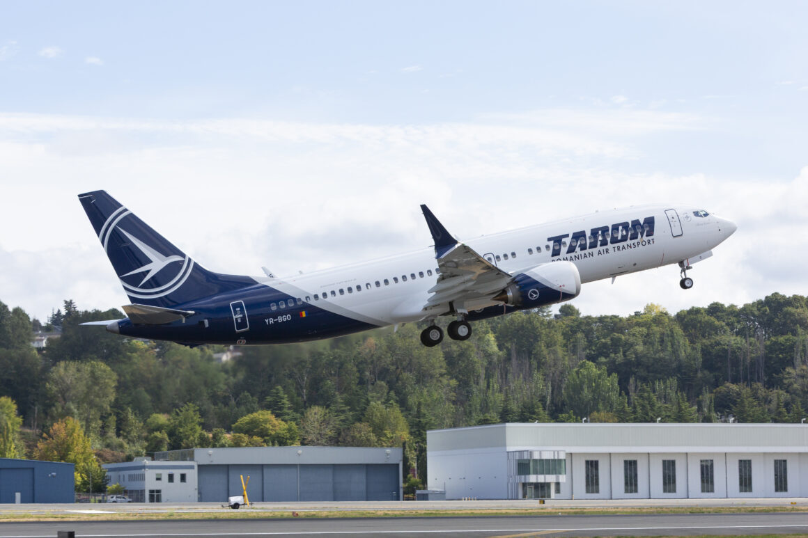 TAROM recibe su primer Boeing 737 MAX