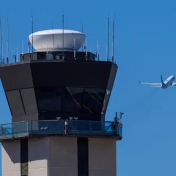 FAA alcanza 100 aeropuertos con nueva tecnología para reforzar la seguridad en pistas