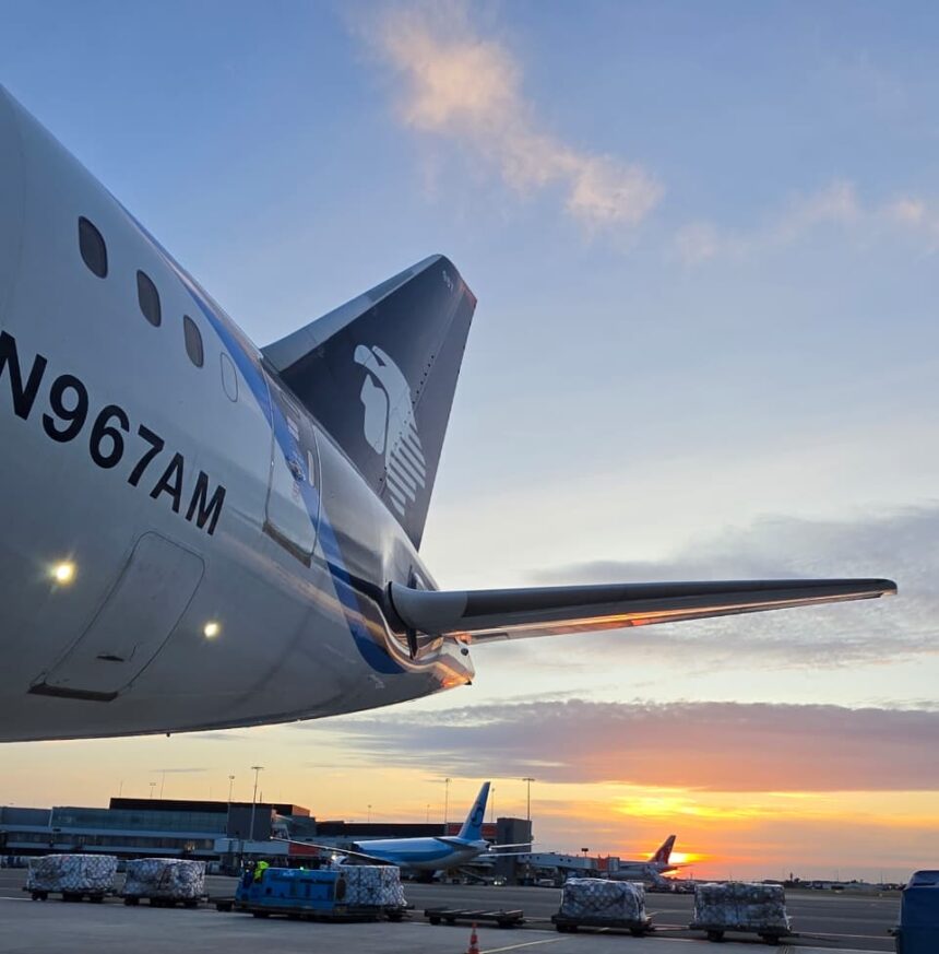 Aeroméxico registra ingresos récord, pero enfrenta una caída de 58% en sus utilidades