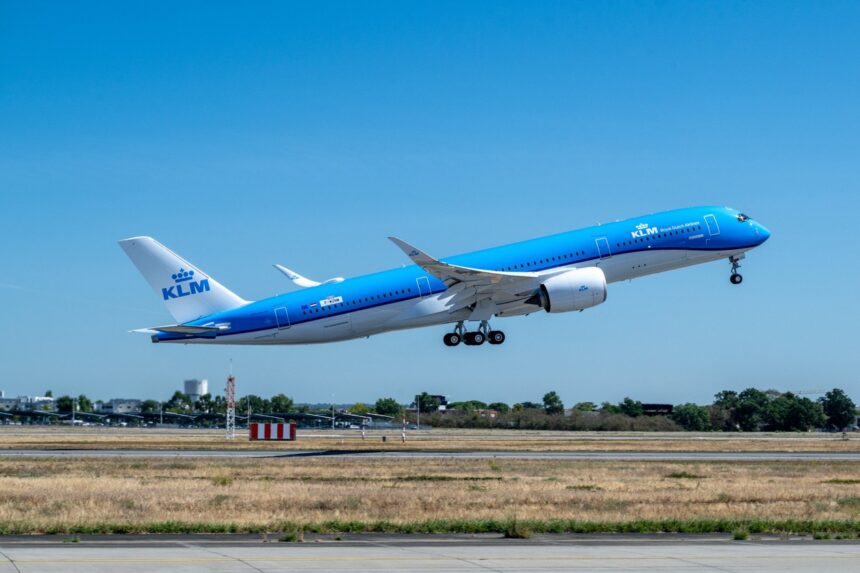 KLM A350 KLM recibe su primer Airbus A350-900 como parte de la renovación de su flota