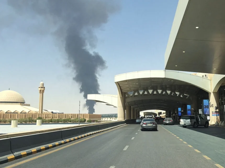Muere piloto de Saudia durante ataques al aeropuerto de Riyadh; reportan 15 fallecidos y 309 heridos