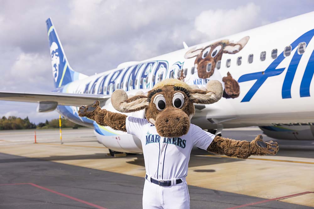 Alaska Airlines presenta avión de los Seattle Mariners