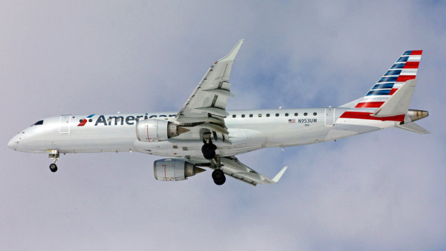 Piloto de American Airlines en custodia por fallar pruebas de sobriedad