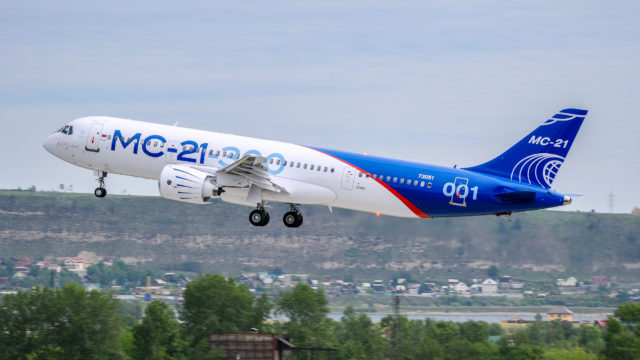 Nuevo MC-21-300 realiza su primer vuelo