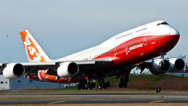 Boeing entrega el 747-8 número 100