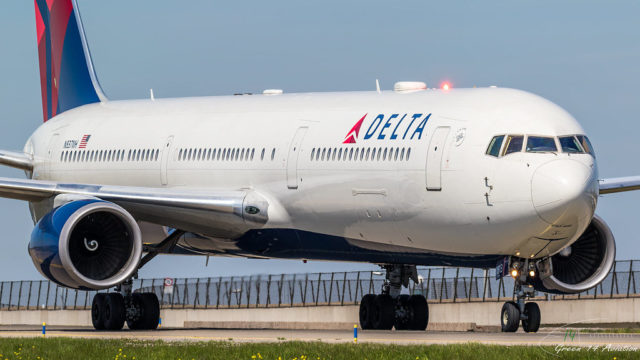 Se desprende tobogán de emergencia de un B767 de Delta Airlines en aproximación