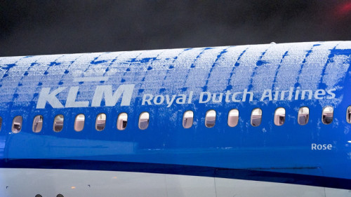 Clima invernal causa interrupciones en vuelos de KLM en Ámsterdam