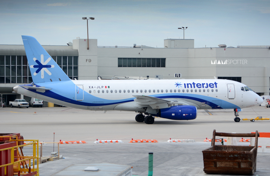 El pequeño Superjet 100 de Interjet operando el corto vuelo de Miami a Cancún. 