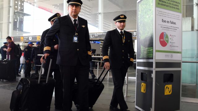 El pasajero en 2025: móvil, impaciente y más exigente que nunca