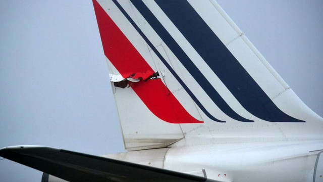 B777 de Air France golpea empenaje de A320