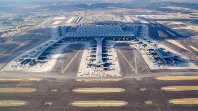 Inauguran tercera pista en el Aeropuerto Internacional de Estambul