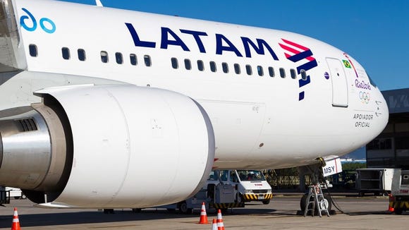 Continuan cancelaciones en LATAM Airlines por manifestaciones