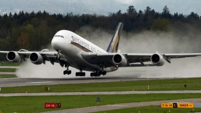 Primer Airbus A380 estacionado en medio de búsqueda de nuevo operador
