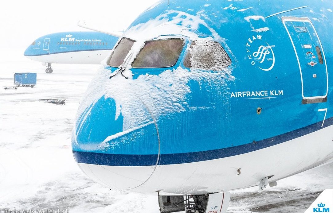 KLM cancela y retrasa vuelos por condiciones severas de invierno en Schiphol