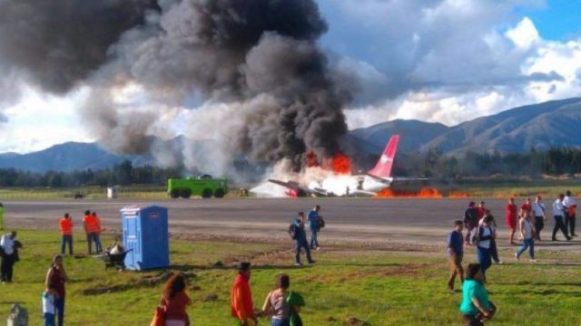 Aeronave de Peruvian Airlines se incendia en aeropuerto de Jauja