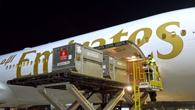 Emirates Airlines transporta el primer cargamento de vacunas a Dubai