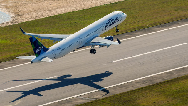 Primer avión Airbus construido en Estados Unidos vuela por primera vez