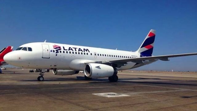Casi 2,000 vuelos reprogramados en extensa huelga de LATAM en Chile