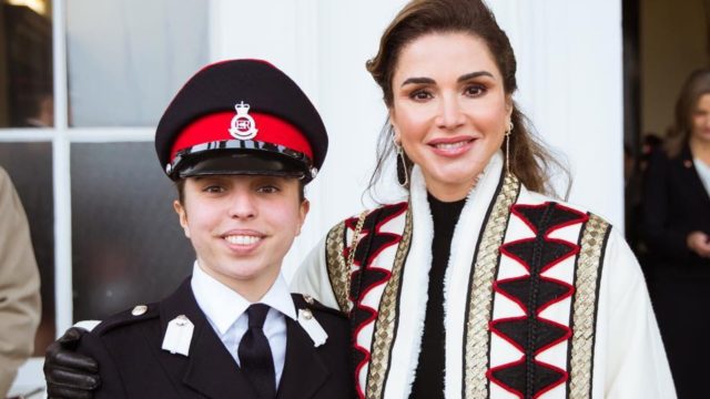 La princesa de Jordania se convierte en la primera mujer piloto de su país