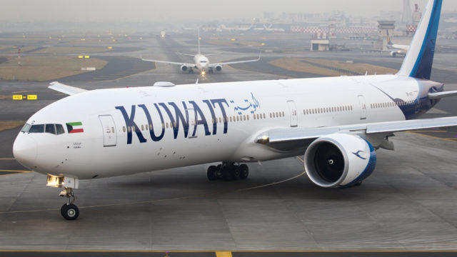 Muere personal de tierra al remolcar avion de Kuwait Airways