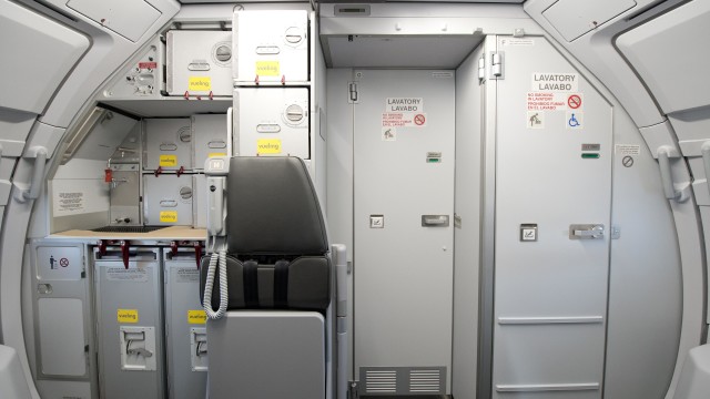 A320_Vueling_interior_cabin_1