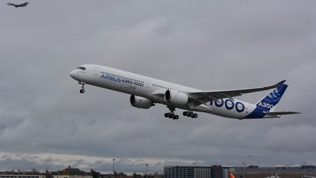 El Airbus A350-1000 despega por primera vez