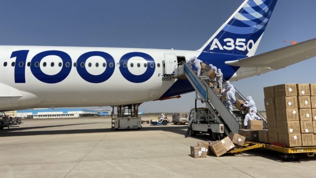 Airbus utiliza su A350-1000 de pruebas para transportar suministros médicos