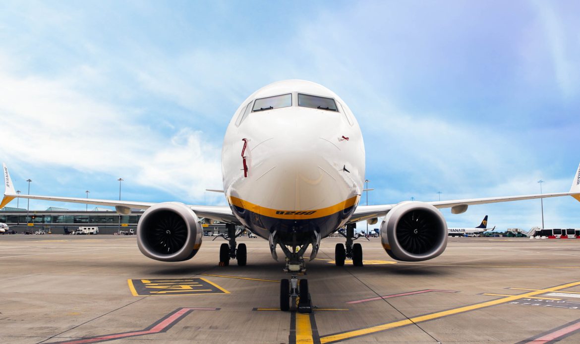 Ryanair reporta ganancias récord pese a retrasos en entregas de Boeing