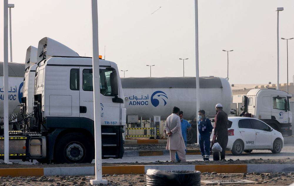 Grupo extremista ataca instalaciones petroleras cerca del aeropuerto de Abu Dabi