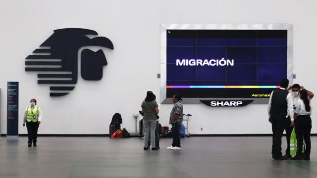 Suspende BMV cotización de Aeroméxico tras desplomarse 18%