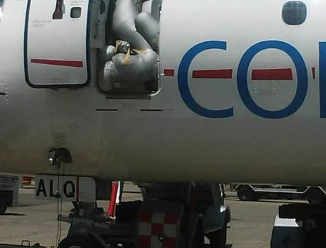 Se dispara un tobogán de emergencia dentro de un avión de Aeroméxico en Puerto Vallarta