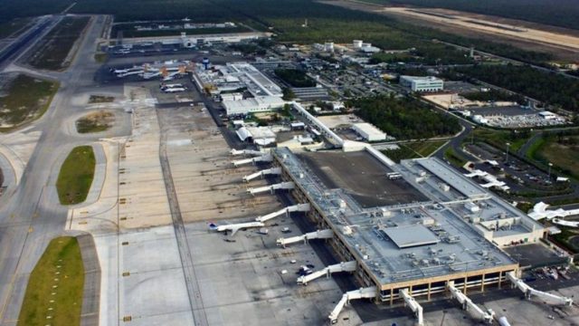 Aeropuerto de Cancún busca reducir filas de migración con más empleados