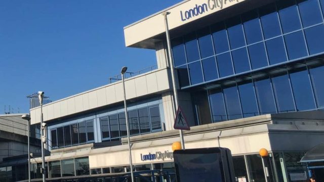 El aeropuerto del centro de Londres suspende operaciones hasta abril.