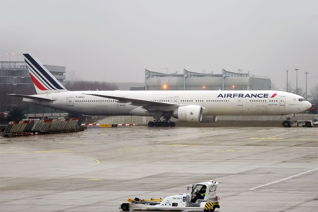 Boeing 777 de Air France sufre problemas de control en su aproximación a París