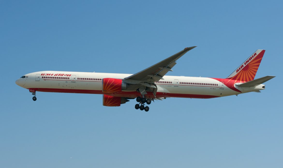 Tripulación de Air India excede límites de jornada debido a cierre de espacio aéreo afgano