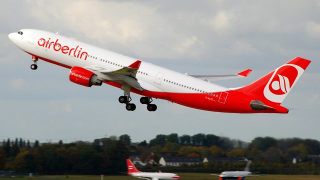 Air Berlin suspende a piloto que hizo maniobra de despedida