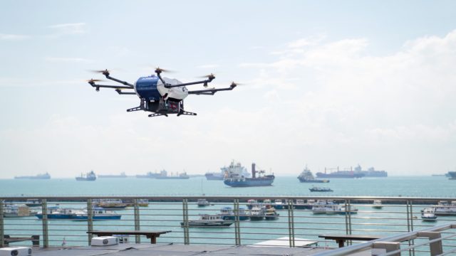 Drone Skyways realiza las primeras pruebas de entregas tierra-barco