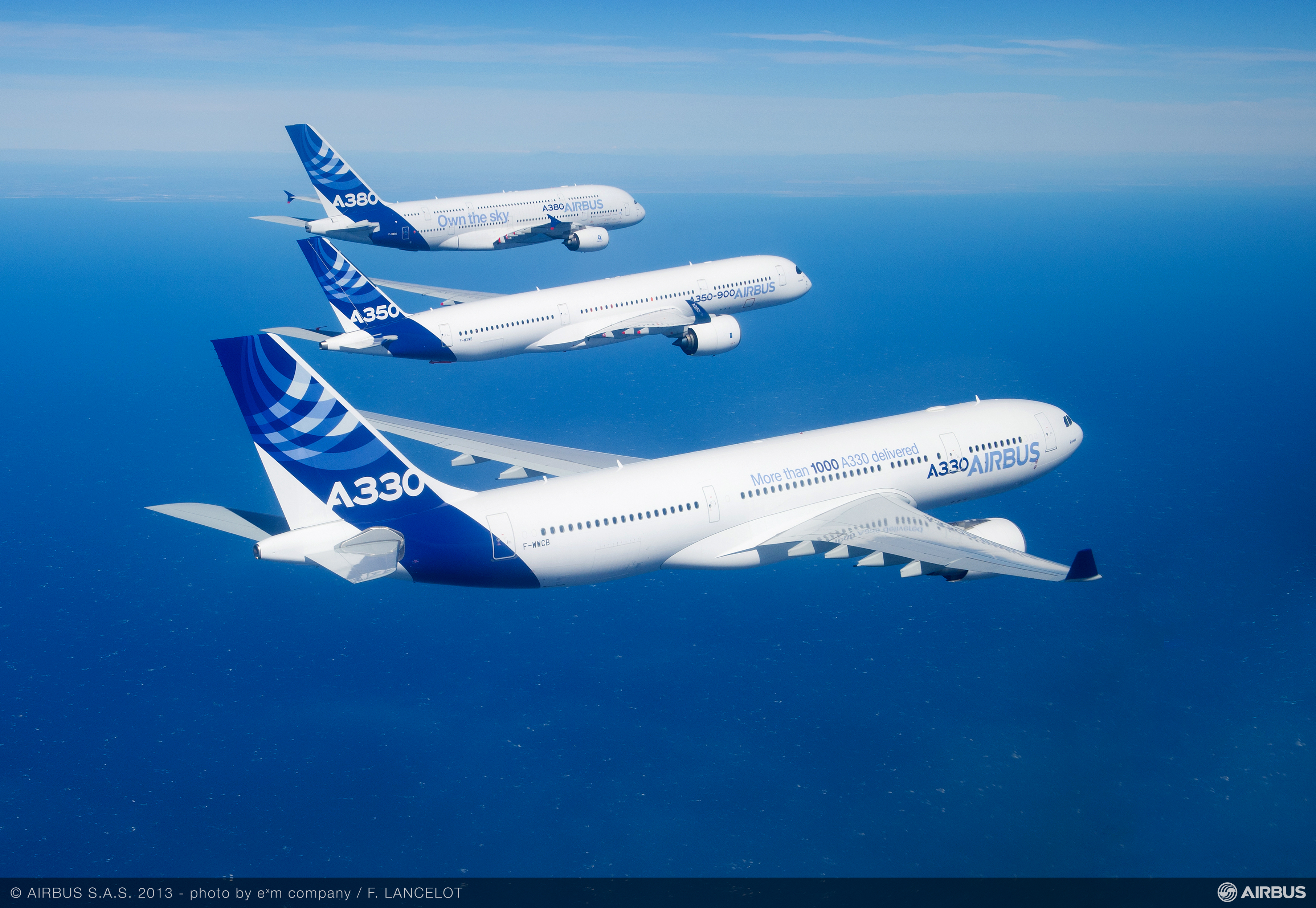 Airbus_Family_flight_A330_A350_XWB_A380_air_to_air (1)