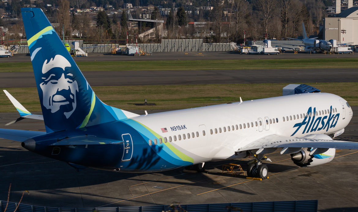 Alaska Airlines enfrenta escasez de personal por contagios de COVID-19