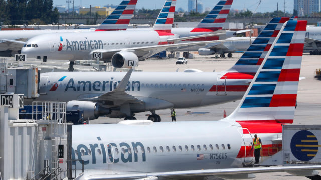 American Airlines reduce 75% su capacidad internacional