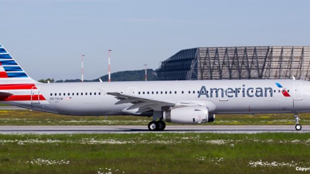 A321 de American Airlines choca ala durante el despegue; NTSB investiga