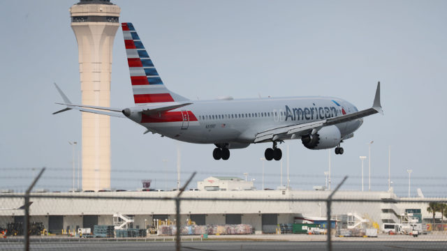 American Airlines cancela casi 2,300 vuelos en cuatro días