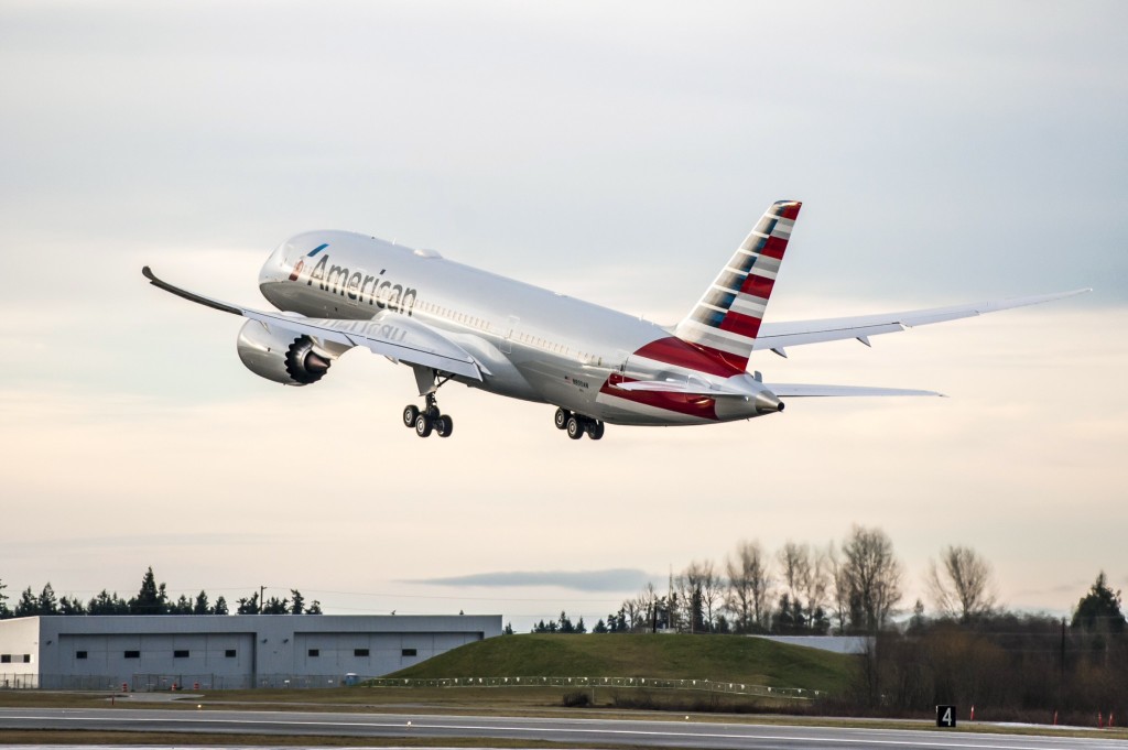 American Airlines convierte opciones de compra de Boeing 737 MAX y aplaza entregas de Dreamliners