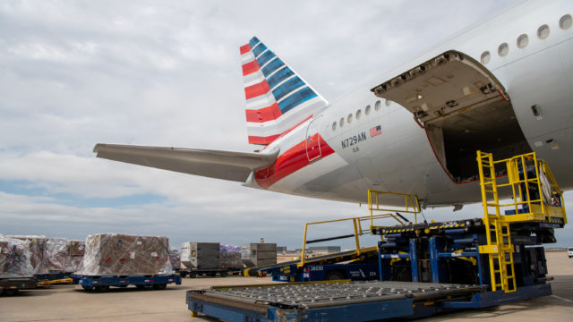 American Airlines comienza las pruebas para el transporte de la vacuna contra el COVID-19