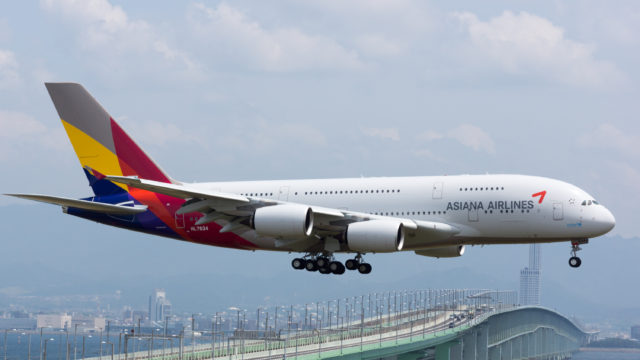 Motor de un A380 de Asiana Airlines se incendia en Seúl