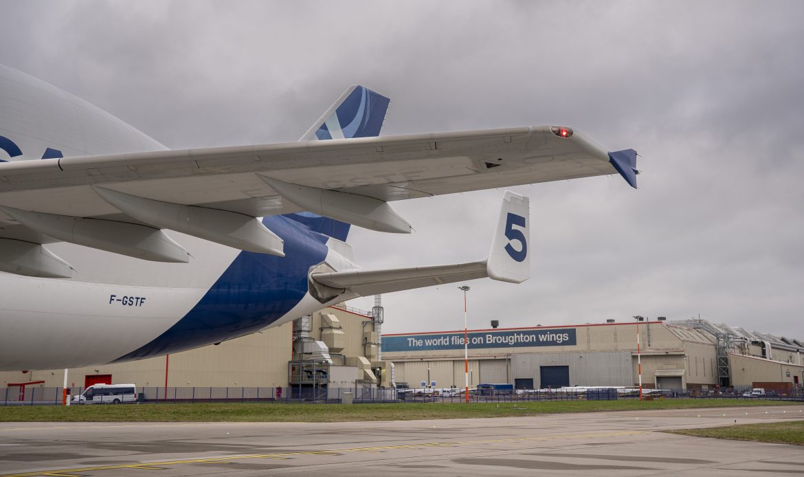 BelugaST 5 aterriza en el Reino Unido y será transformado en centro educativo